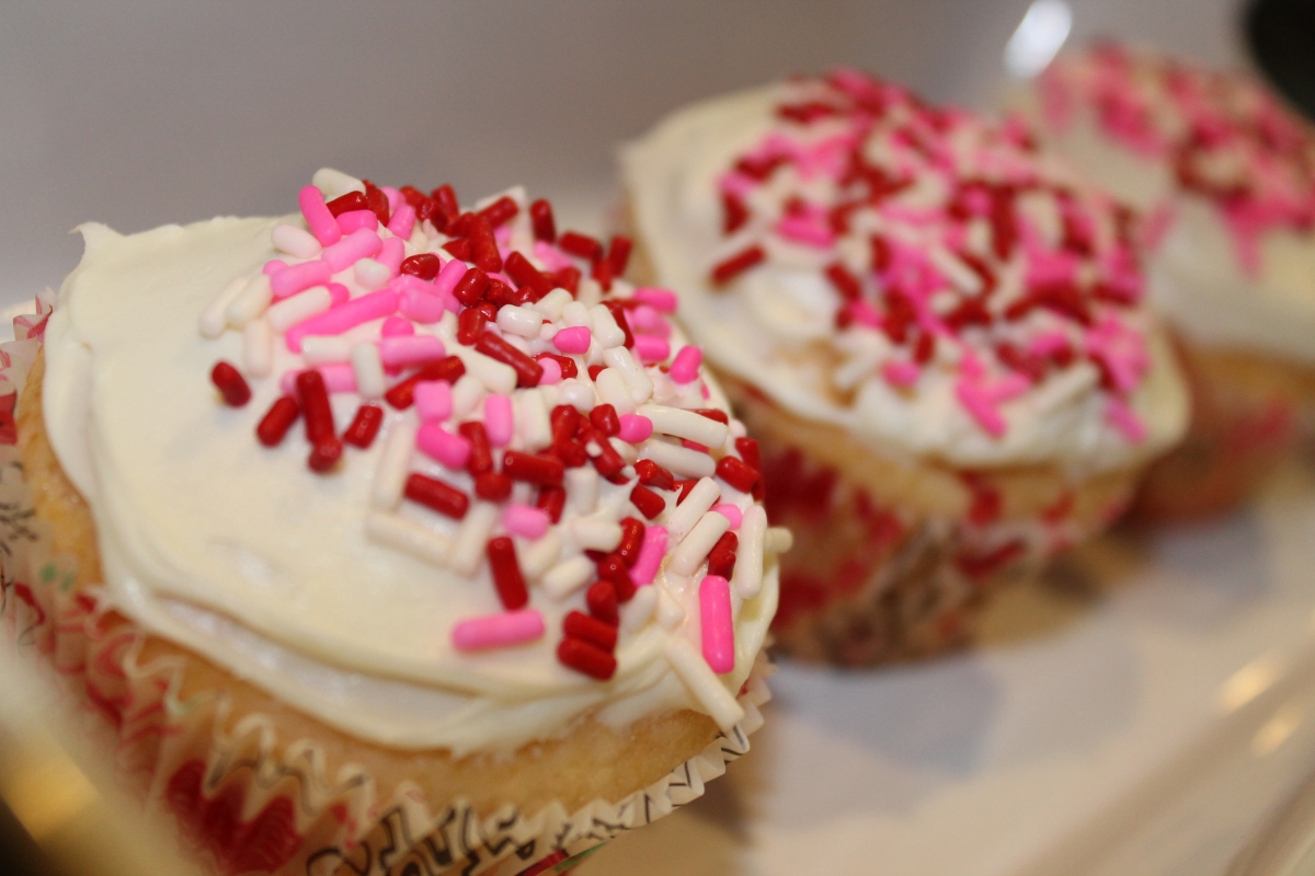 Easy Valentine’s Day Cupcakes
