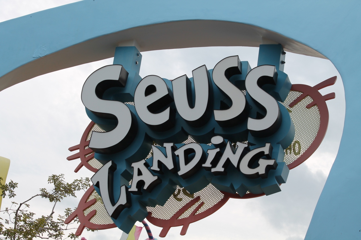 Wordless Wednesday: Seuss Landing at Universal Orlando #FamilyForward